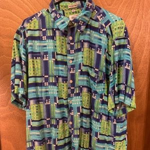 Collared shirt with front pocket